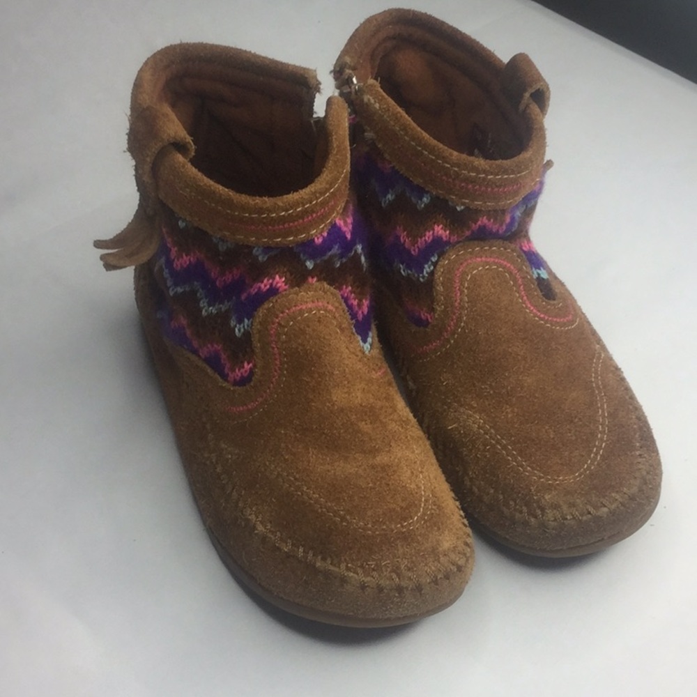 Minnetonka moccasin bootie ankle Zip brown